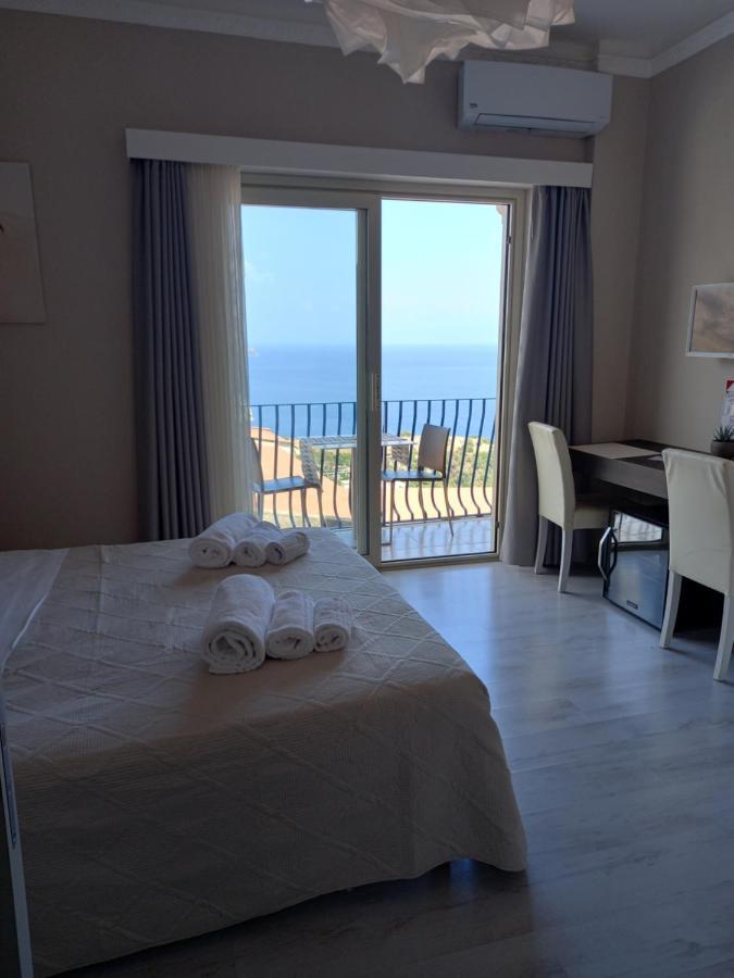 Athena Charming Rooms Таормина Экстерьер фото