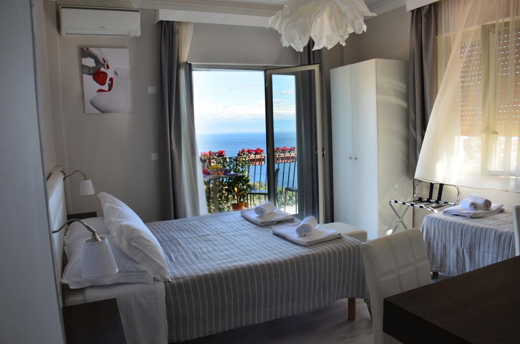 Athena Charming Rooms Таормина Экстерьер фото