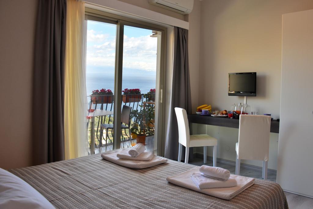 Athena Charming Rooms Таормина Экстерьер фото