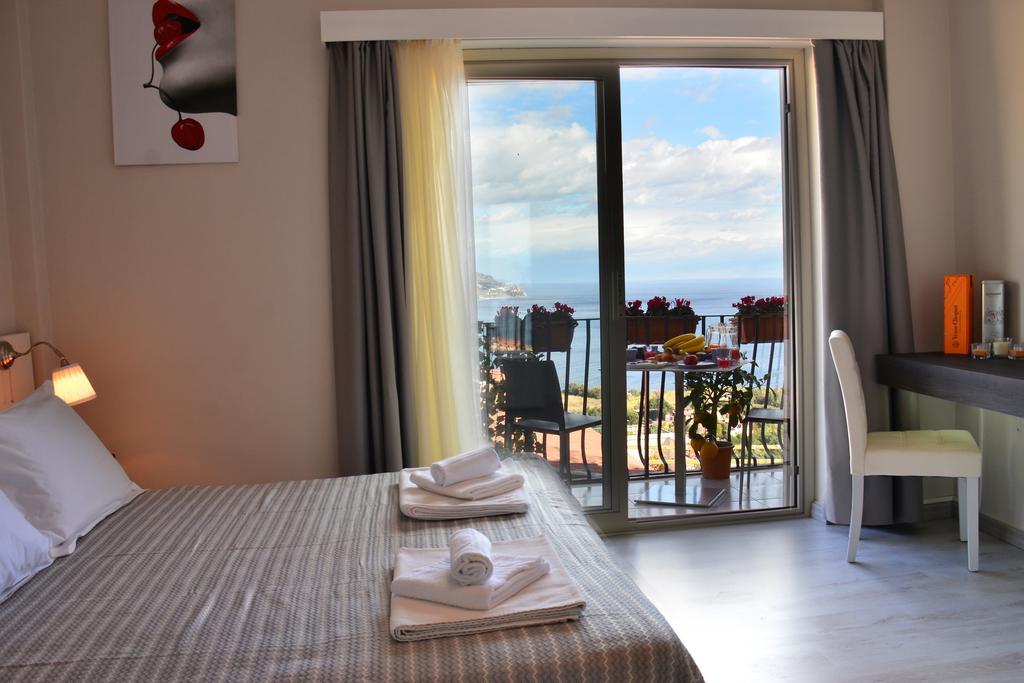 Athena Charming Rooms Таормина Экстерьер фото